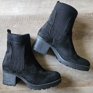 White Mountain Benji Boots Size 8